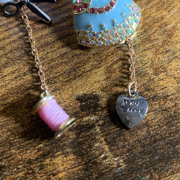 Betsey Johnson Earring - BRAND NEW - Picture 5 of 6